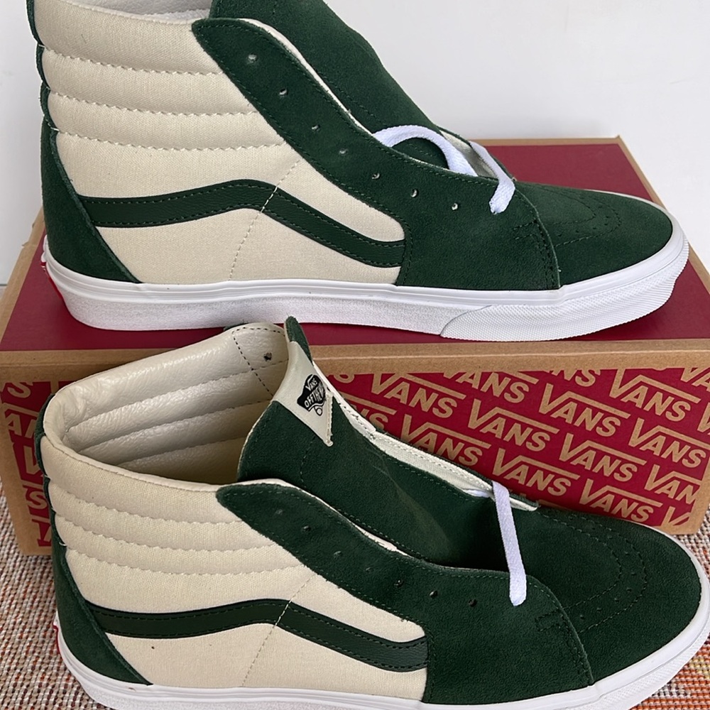 Vans Men’s Sk8-Hi Canvas/Suede Mountain Vie
VN0007NSBD6
Sneakers - Picture 2 of 16